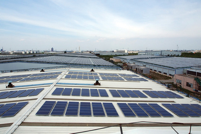 Una fbrica de Asia Pulp & Paper alberga una de las plantas solares sobre cubierta ms grandes del mundo