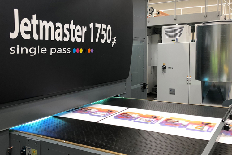 Barbern instalar una nueva impresora digital Jetmaster en Canad