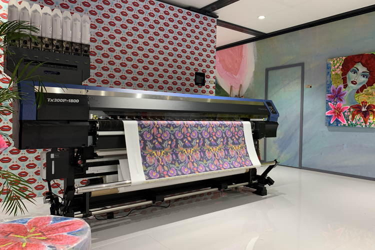 Mimaki presenta en ITMA 2019 la impresora hbrida de la serie TX300P, poniendo de relieve la accesibilidad a la impresin digital textil