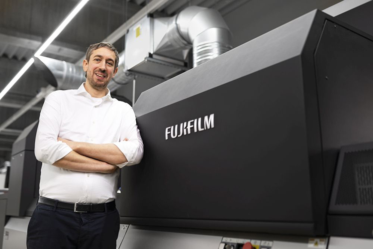 Ebro Color fue de las primeras empresas en invertir en una Jet Press, y ahora se ha convertido en la primera en utilizar la tinta alimentaria de Fujifilm en Europa, adems de invertir en el modelo de alta velocidad Jet Press 750S