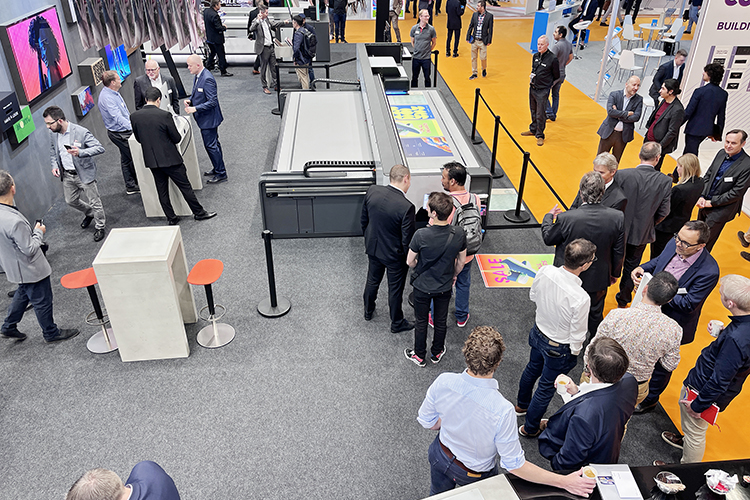 swissQprint presenta sus nuevas impresoras UV de mesa plana y rollo a rollo en la Fespa Global Print Expo