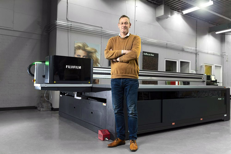 Primicia mundial: A1 Signs, con sede en los Pases Bajos, se convierte en la primera empresa en invertir en una impresora plana Acuity Prime L
