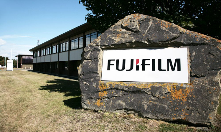 Fujifilm reduce la huella de carbono de sus tintas analgicas con una innovadora tecnologa de limpieza en su planta de fabricacin de tintas de Broadstairs