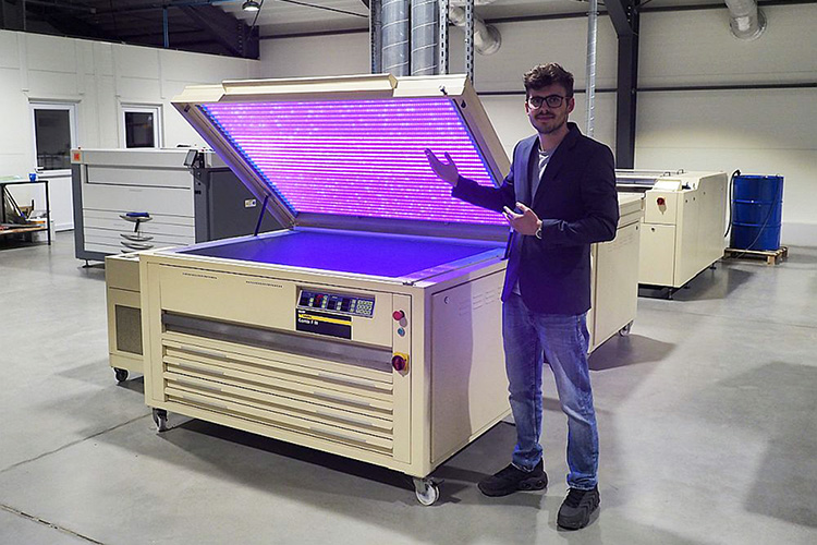 Fleksograf studio prepress duplica su produccin con el nuevo kit de lmparas Shine LED, innovadas por Miraclon