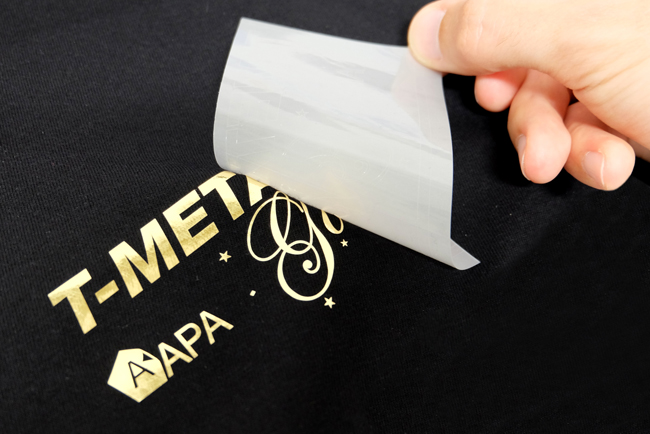 APA presenta T-METAL, Termo-Soldable para tejidos con efecto espejo metalizado