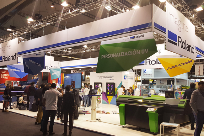 Roland DG muestra cómo crear aplicaciones únicas con la última tecnología de impresión digital en Graphispag