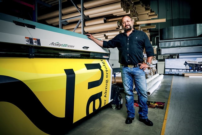 LOGO Werbetechnik celebra un año de calidad y productividad mejorados tras su inversión en la Acuity LED 3200R de Fujifilm