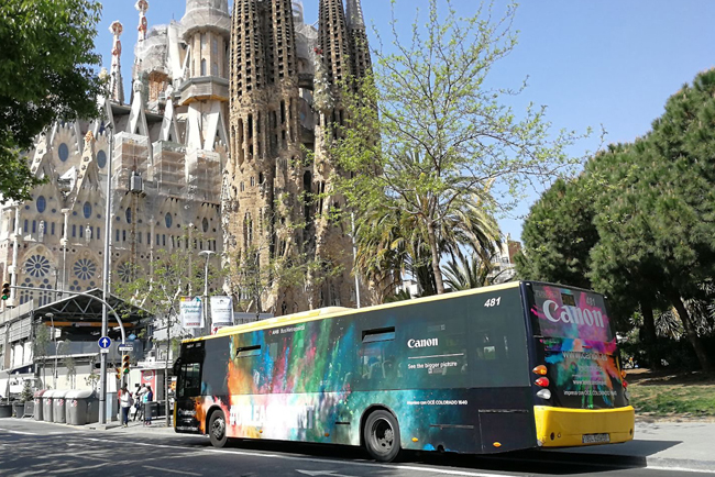 Canon innova en publicidad exterior con un autobús vinilado con las tintas de última generación UVgel ultrarresistentes