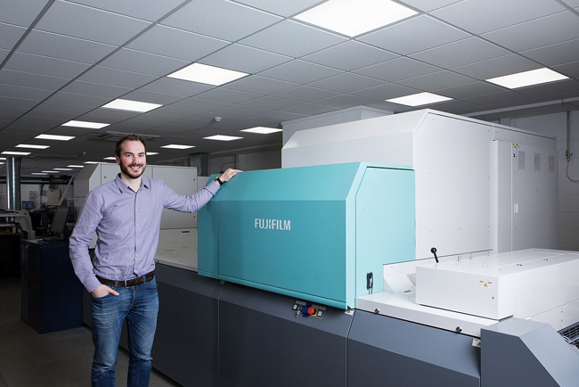 La inversión en la Jet Press 720S impulsa la producción de tarjetas de visita en Bluetree Group