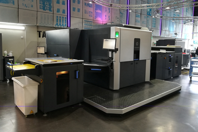 Copysell apuesta por la innovacion con la instalación de la prensa digital HP Indigo 10000 adaptada a la HP Indigo 12000
