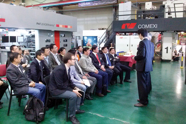 Comexi Group abre sus instalaciones a empresas punteras de China