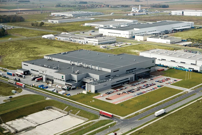 UPM Raflatac planea invertir en nueva capacidad productiva de flmicos autoadhesivos as como restructurar los negocios de Hojas autoadhesivas en Europa