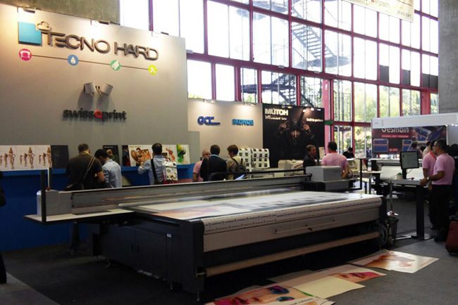 El stand de Tecnohard en C!Print Madrid resultó atractivo para todas las tecnologías