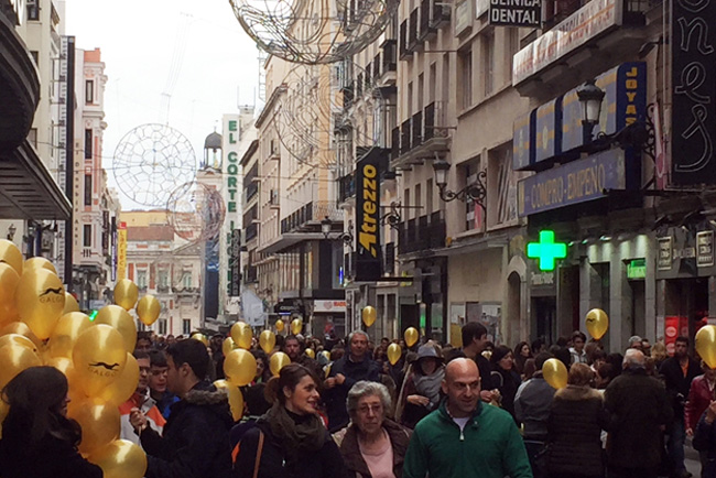 El centro de Madrid despierta lleno de globos