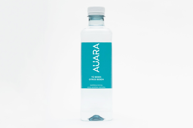 Ovelar produce las etiquetas del agua mineral Auara