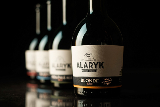 La Cerveza Alaryk utiliza la etiqueta Manter Cotone Bianco