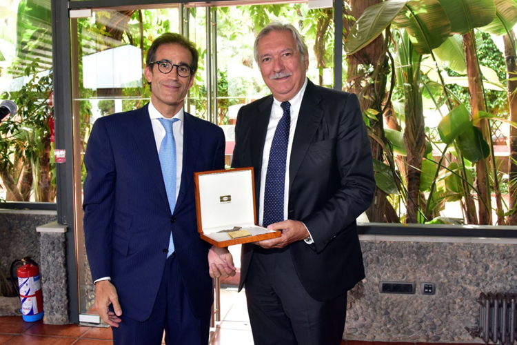 Fira de Barcelona homenajea al expresidente de Hispack, Javier Riera-Marsá