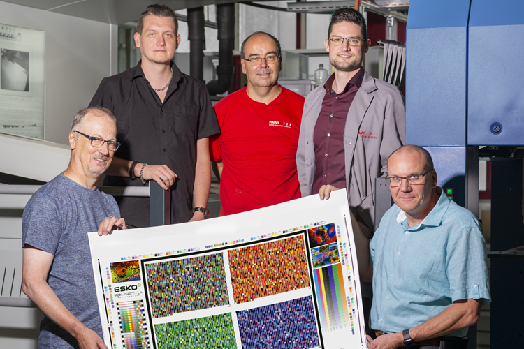 Sun Chemical y Esko apoyan a PAWI, una empresa suiza de envases y embalajes promocionales, para implementar la impresión con una gama cromática ampliada