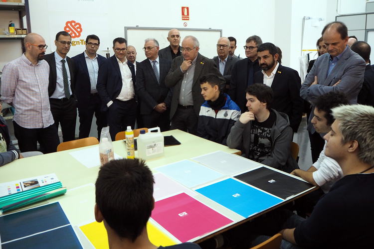 Los consellers de Educación Josep Bargalló y de Trabajo, Asuntos Sociales y Familias Chakir el Homrani visitan la Escuela de artes gráficas Antoni Algueró