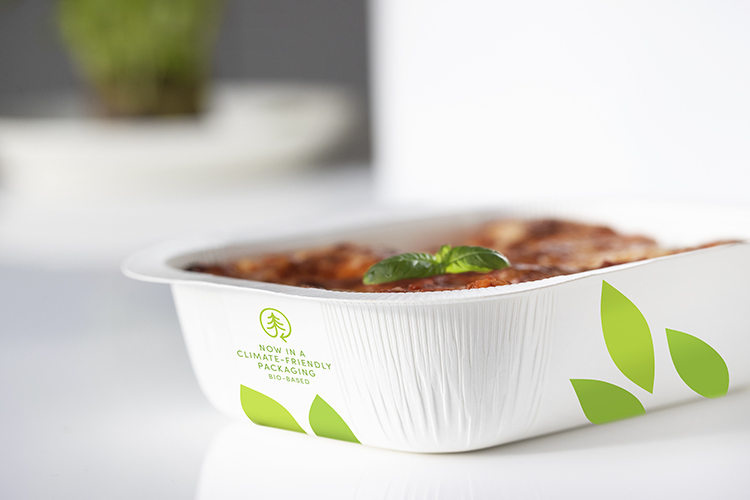 Stora Enso ofrece un nuevo material con bajo contenido de carbono para bandejas de comida preparada para microondas