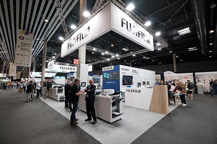 Fujifilm Graphic Communication presentó sus soluciones de impresión digital en la feria Graphispag 2022