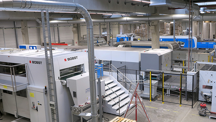 BOBST MASTERCUT 1.65 PER line and expertise supports packit!s converting flexibility