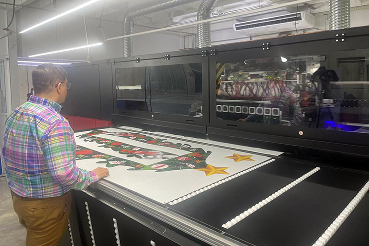 Calcomanas Tradicionales boosts productivity and quality with the Jeti Tauro printer