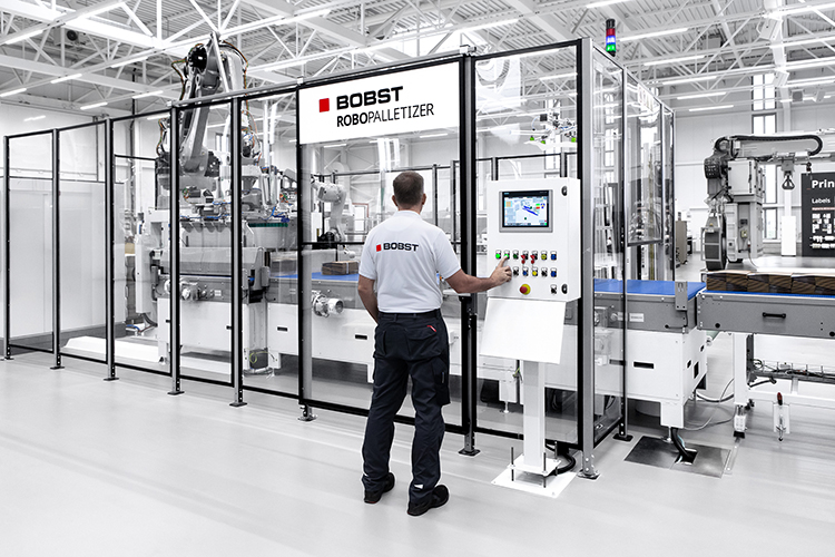 Las soluciones robticas de BOBST aumentan la eficiencia en la industria del cartn ondulado, y van ms all