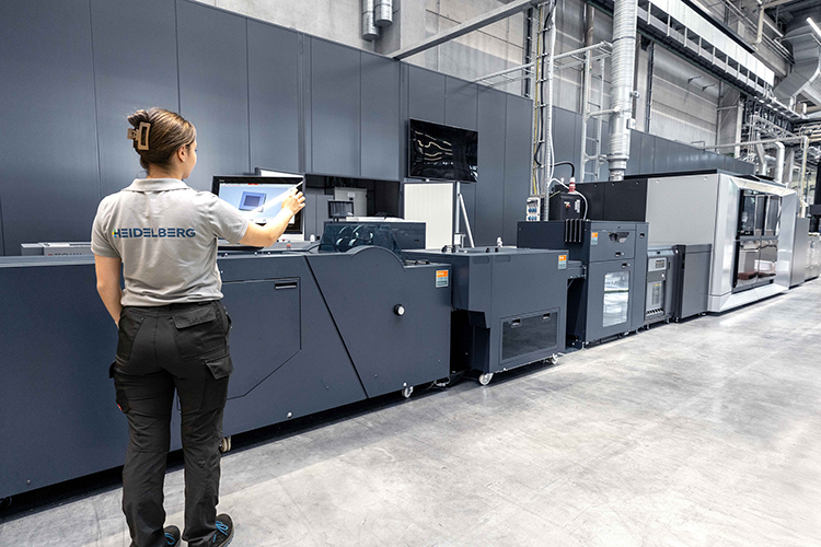 HEIDELBERG integra soluciones de postimpresin de C.P. Bourg y Tecnau en su ecosistema para la impresin digital industrial