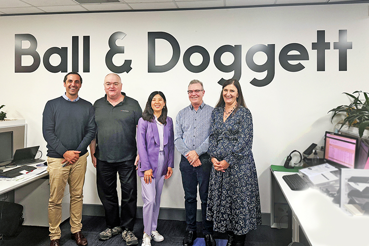 Ball & Doggett amplía su cartera de soluciones de corte digital gracias a una nueva asociación con Kongsberg Precision Cutting Systems