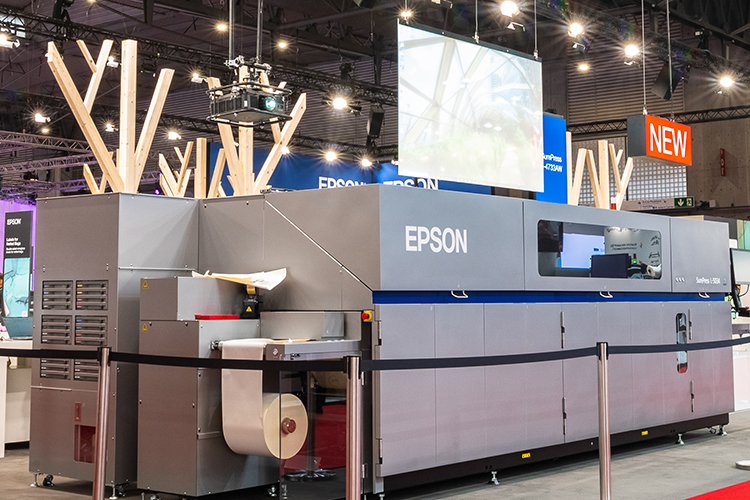 Epson anuncia tres compromisos con clientes importantes para la nueva SurePress L5034 en Labelexpo 2025