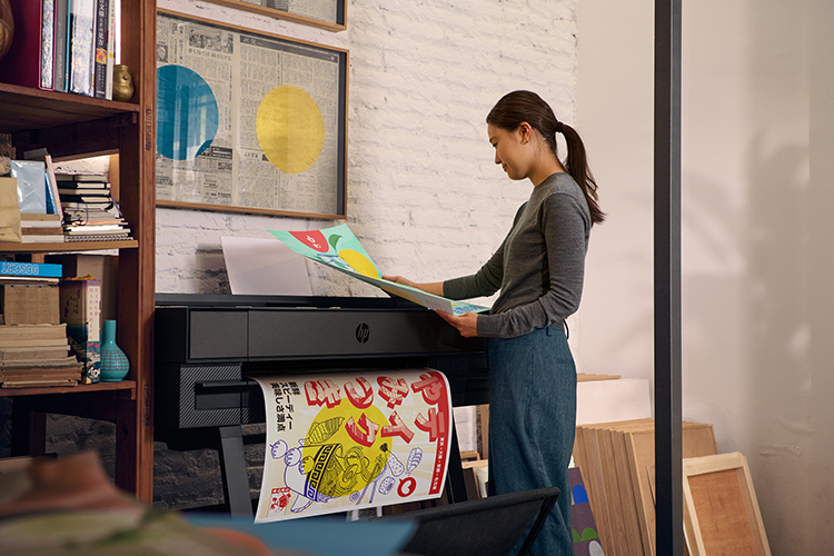 HP Large Format permite a los profesionales de la arquitectura, la ingeniera y la construccin, as como a los diseadores, trabajar de forma ms inteligente y rpida con impresin segura y sostenible y flujos de trabajo de diseo impulsados por la IA