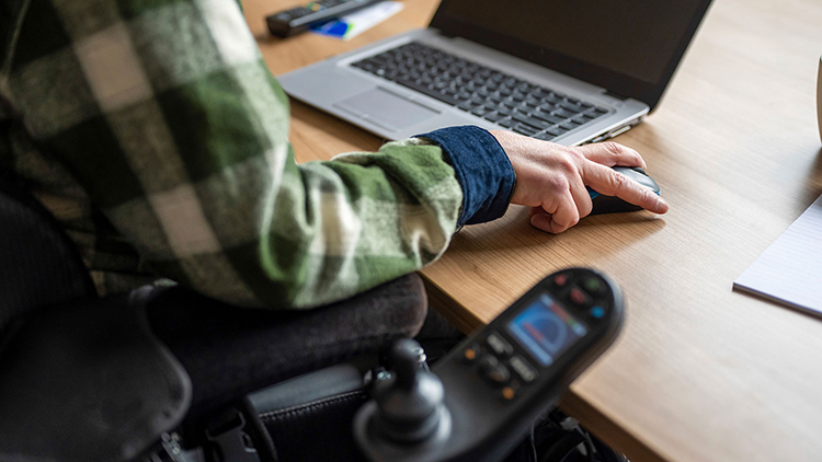 Konica Minolta facilita el uso de su tecnología digital más avanzada a las personas con discapacidad