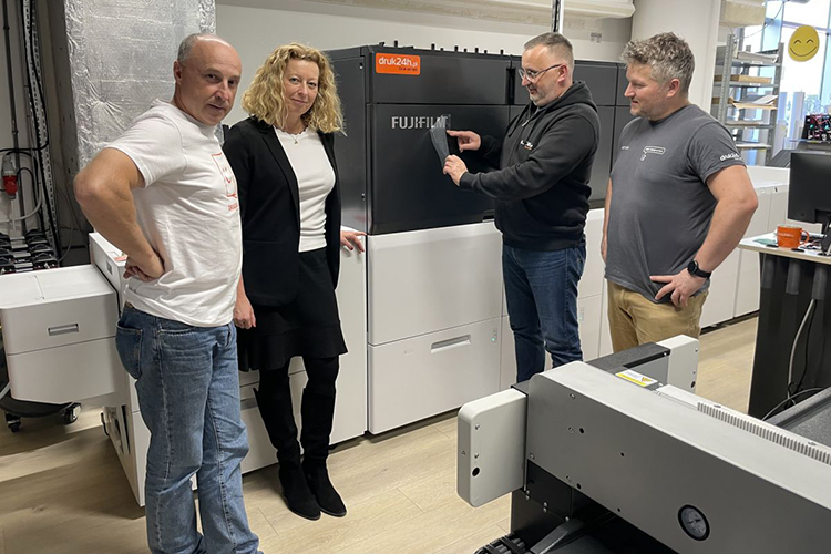 Druk24h aumenta la productividad y la consistencia con Fujifilm Revoria Press PC1120 y Revoria XMF PressReady
