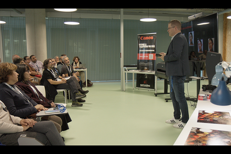 Canon impulsa el aprendizaje en impresi�n fotogr�fica profesional acercando conocimiento experto y tecnolog�a al entorno educativo