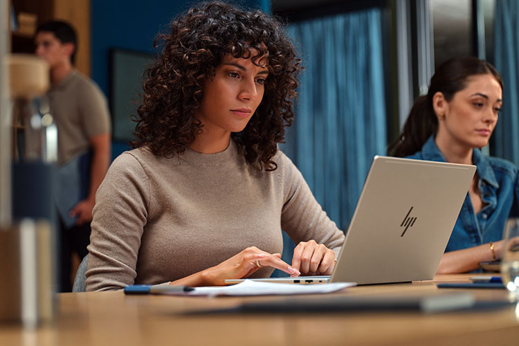 HP presenta sus últimas innovaciones y experiencias en IA para reinventar el futuro del trabajo