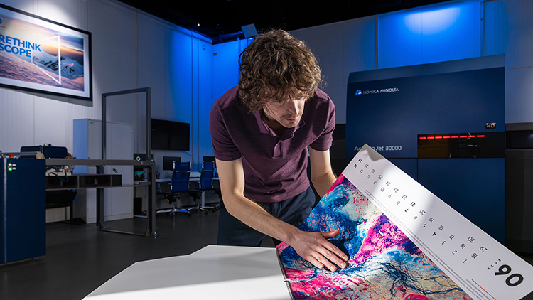 Konica Minolta presenta mejoras sostenibles y tecnológicas con su sistema Dot Freeze en la Inkjet AccurioJet 30000