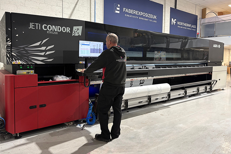 La primera Jeti Condor RTR5200 del Reino Unido vuela alto para FaberExposize