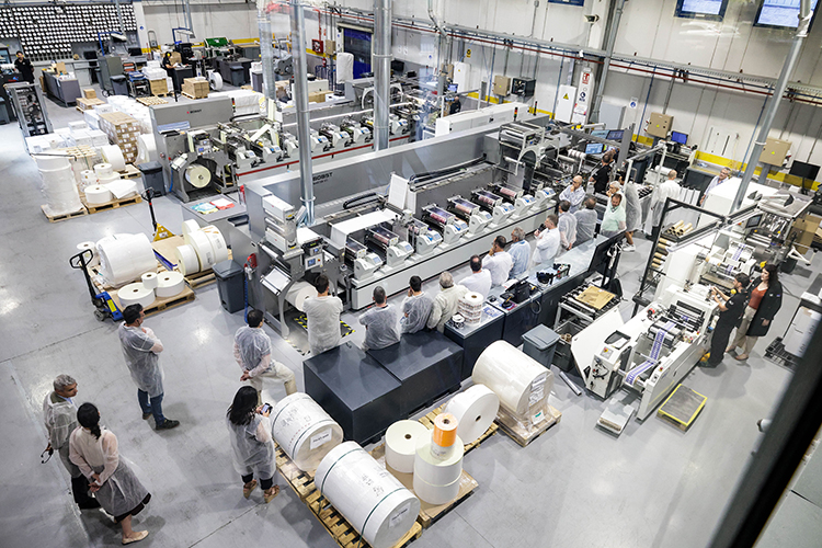 LOC Espa�a renueva su apuesta por las soluciones de BOBST para seguir ofreciendo etiquetas de alta precisi�n y complejidad de forma automatizada y productiva