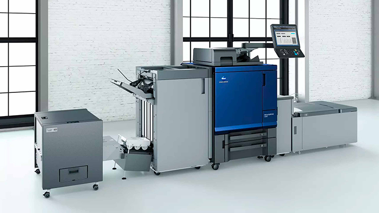 Mejora la precisi�n, la velocidad y la automatizaci�n del acabado con el nuevo m�dulo de recorte SDD PTM-0205 de Konica Minolta