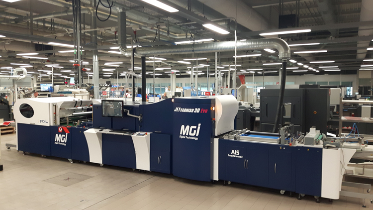Cewe, líder europeo en fotolibros, adquiere su segunda MGI JETvarnish 3D Evo