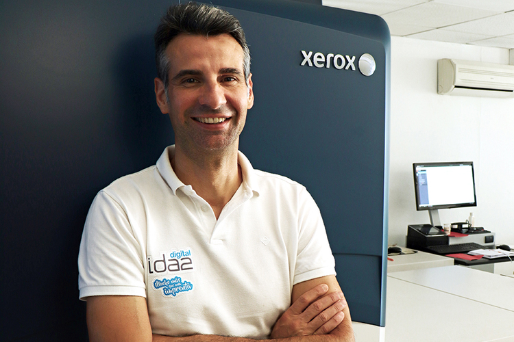 IDA2 Impresión Digital va más allá de la impresión CMYK gracias a la innovación de Xerox iGen 5 con tinta seca blanca