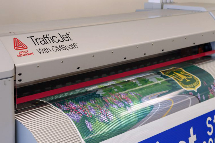 SAi se asocia con Avery Dennison para desarrollar el Software RIP especializado para el nuevo Sistema de impresión TrafficJet