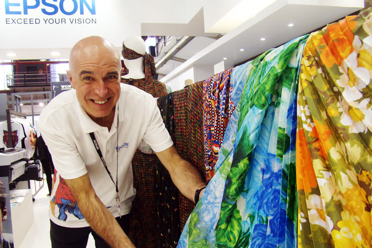 Epson convierte su stand de C!Print Madrid en una tienda de moda para mostrar las diversas soluciones de sus productos