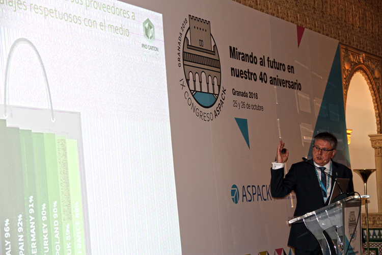 Tony Hitchin, director de ProCarton: “El 77 por ciento de los consumidores europeos pagaría más por un envase respetuoso con el medio ambiente”