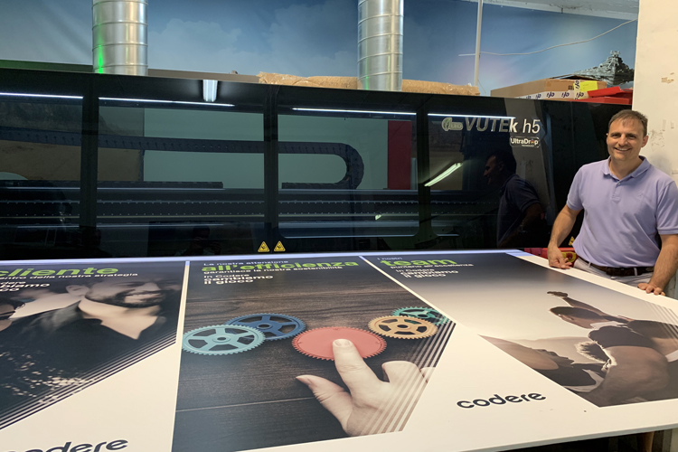 Open Print aumenta su capacidad de producción de visuales para el sector retail con la impresora híbrida EFI VUTEk h5